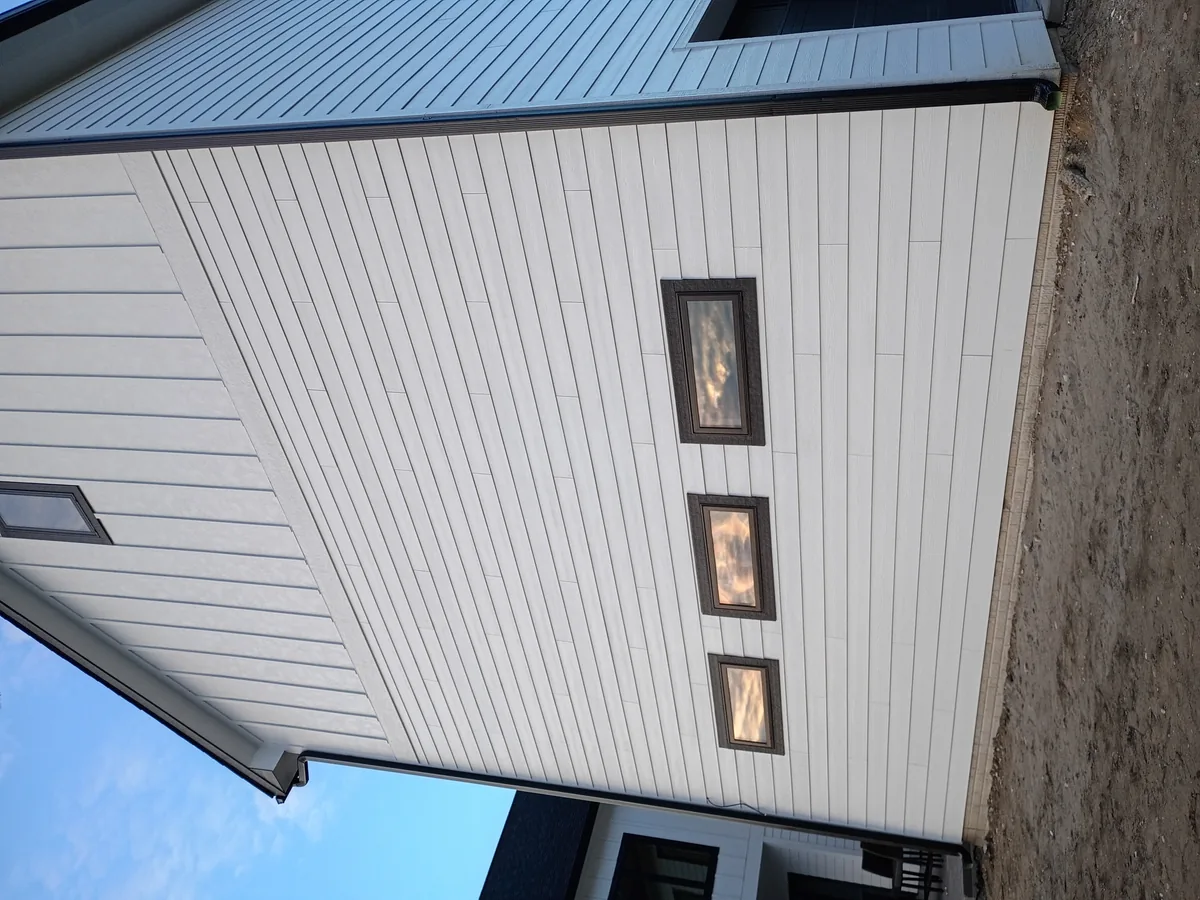 Seamless gutter installation on a home in Ankeny, Iowa