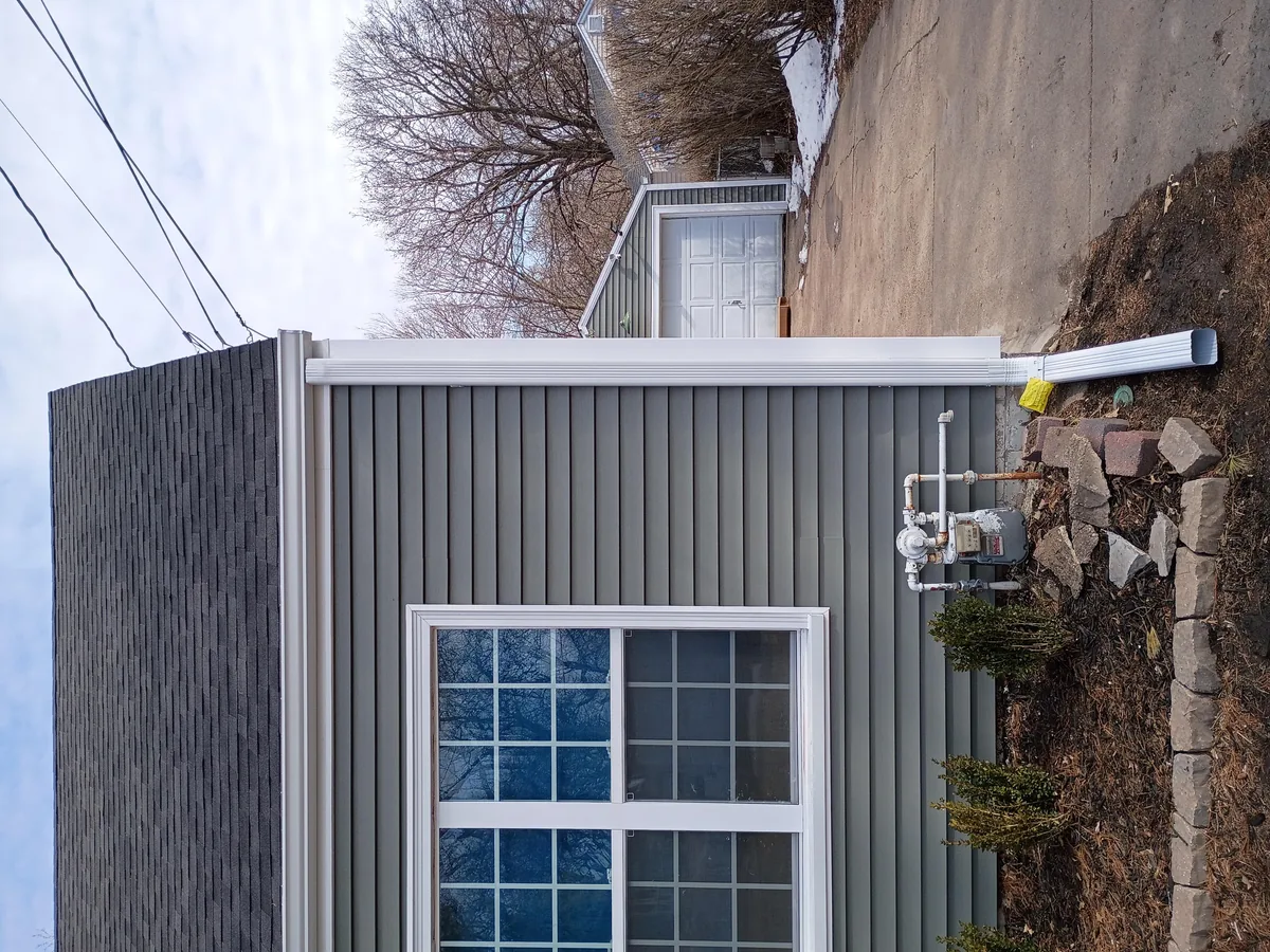 Seamless gutter installation on a home in Des Moines, Iowa