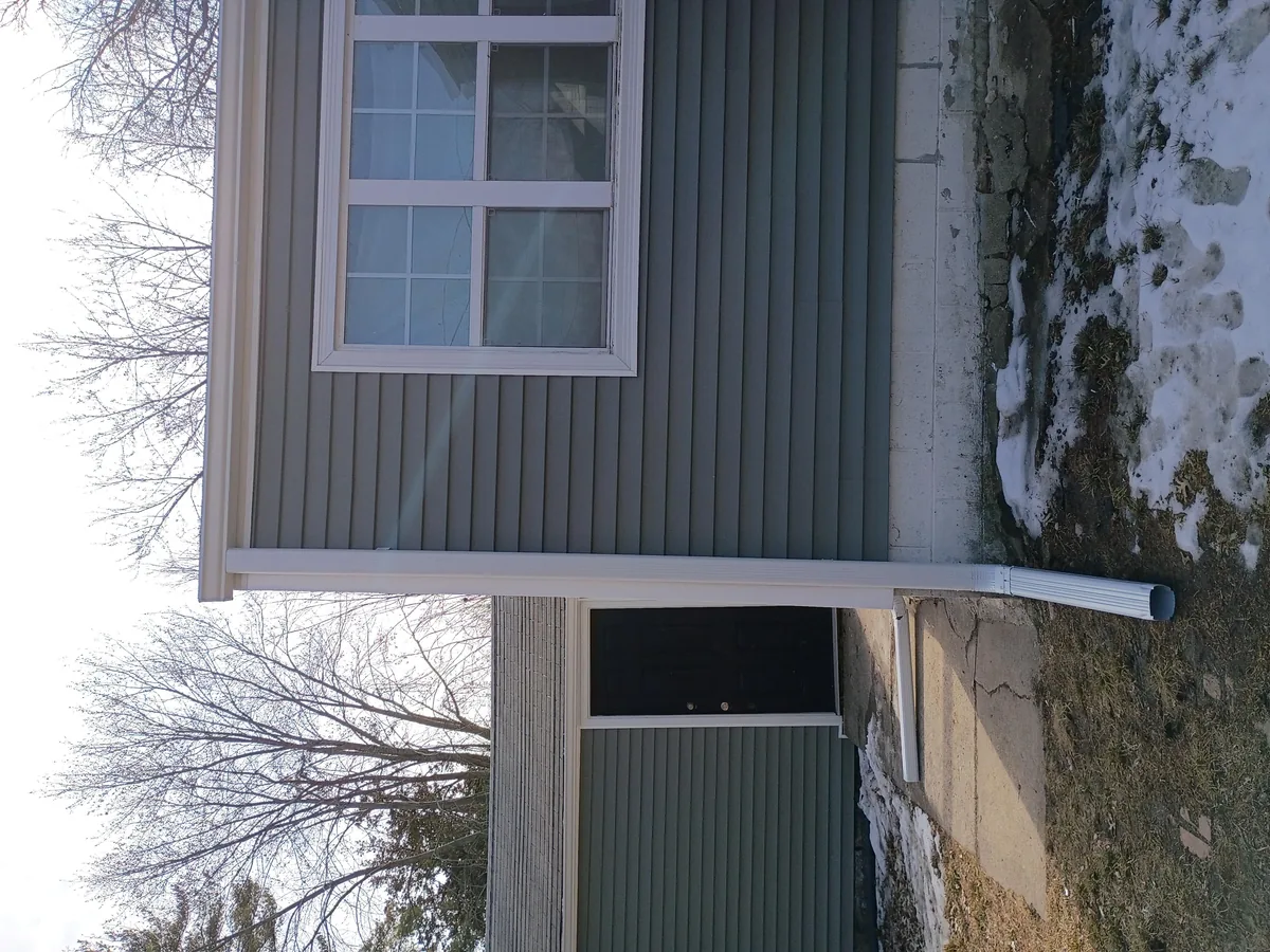 Seamless gutter installation on a home in Des Moines, Iowa