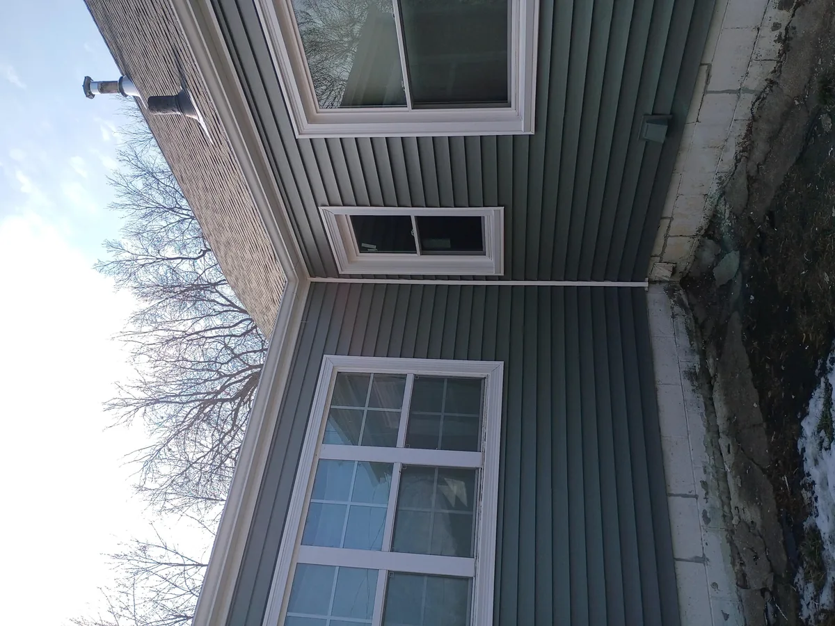 Seamless gutter installation on a home in Des Moines, Iowa
