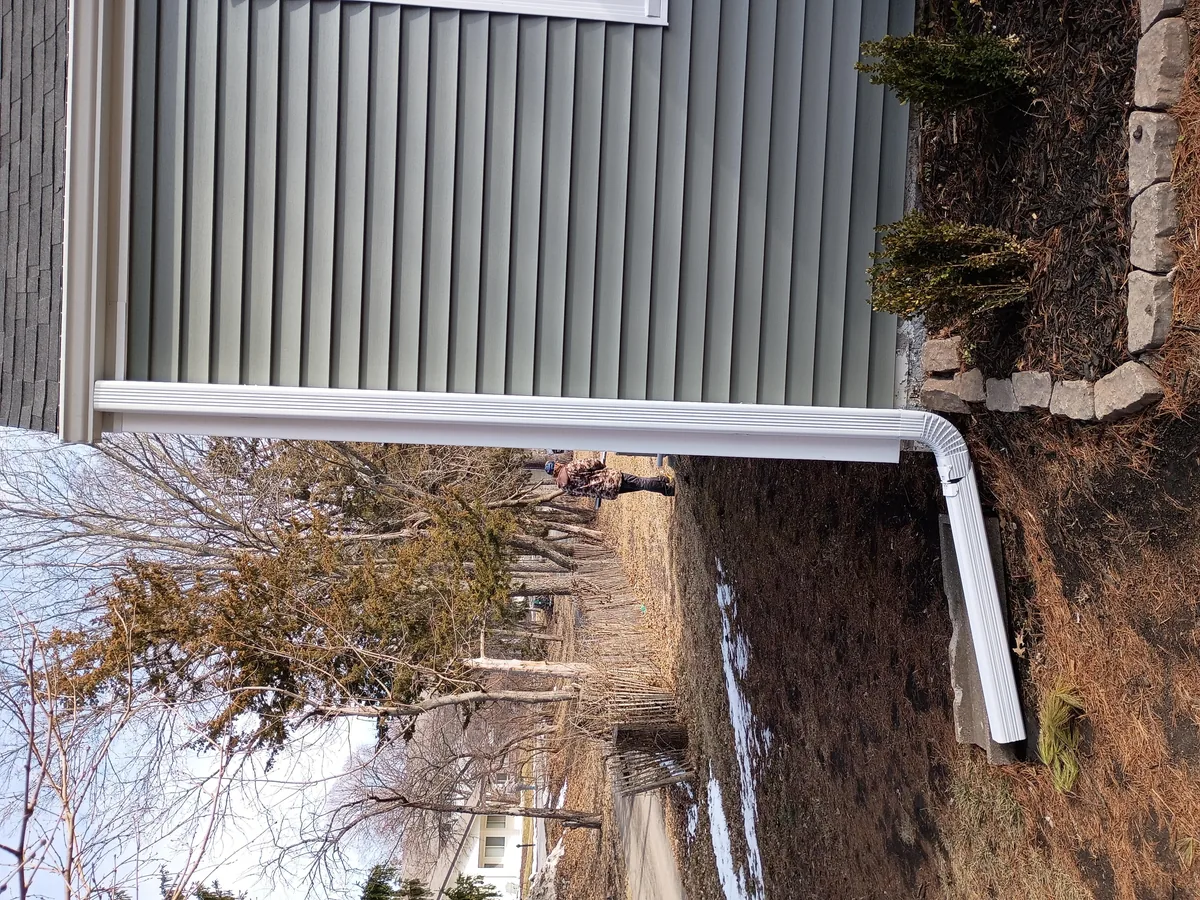 Seamless gutter installation on a home in Des Moines, Iowa