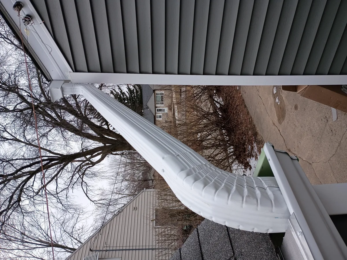Seamless gutter installation on a home in Des Moines, Iowa